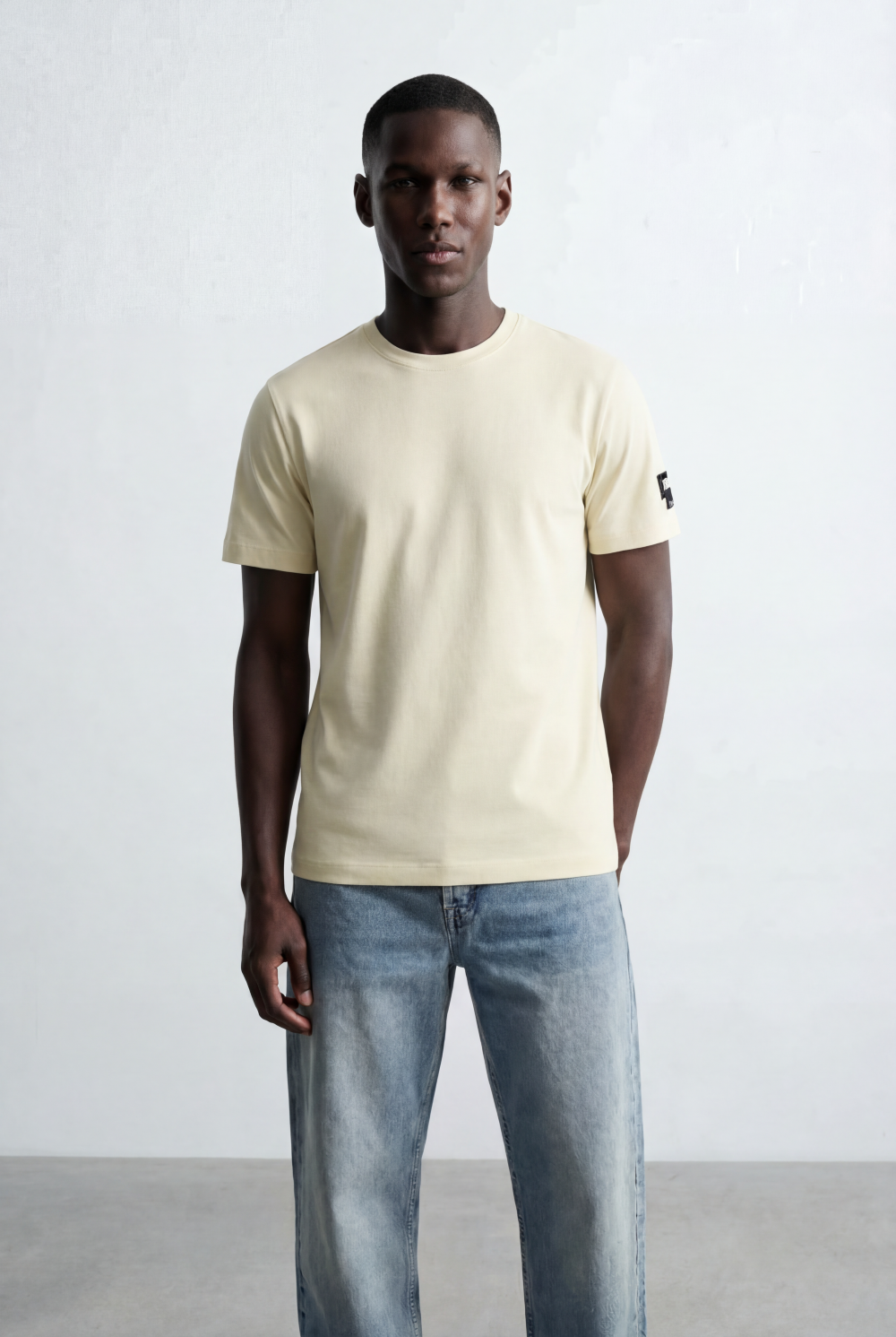 Men’s Small Sleeve Logo Detail Plain T-Shirt