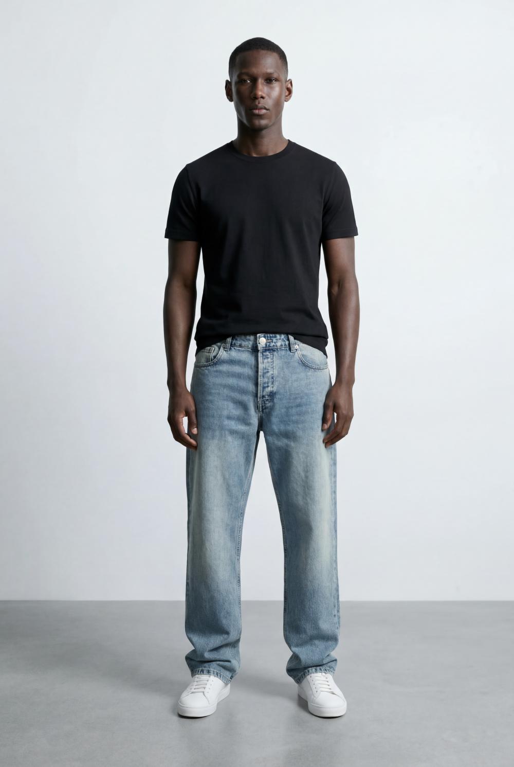 Men’s Small Sleeve Logo Detail Plain T-Shirt