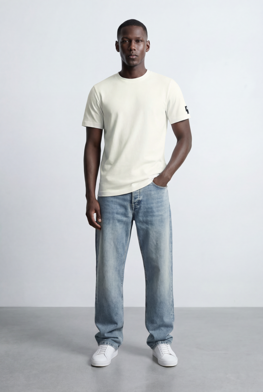 Men’s Small Sleeve Logo Detail Plain T-Shirt
