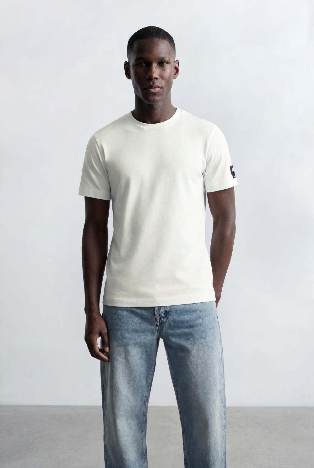 Men’s Small Sleeve Logo Detail Plain T-Shirt