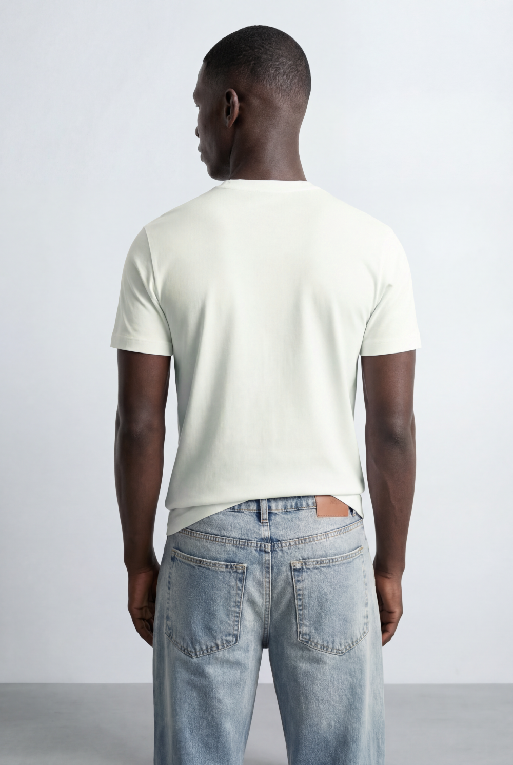 Men’s Small Sleeve Logo Detail Plain T-Shirt