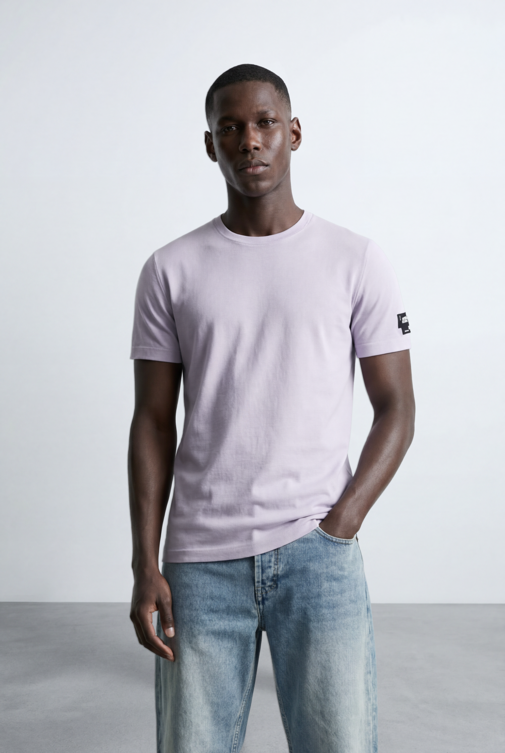 Men’s Small Sleeve Logo Detail Plain T-Shirt