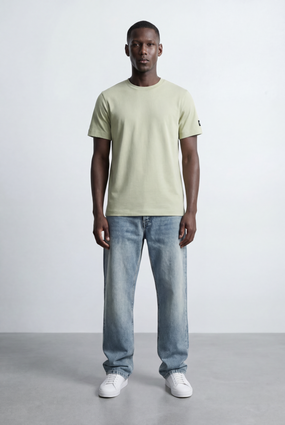 Men’s Small Sleeve Logo Detail Plain T-Shirt