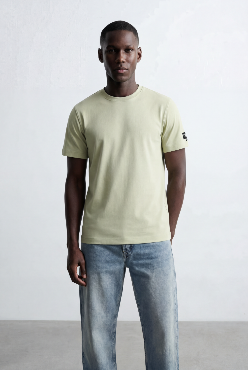 Men’s Small Sleeve Logo Detail Plain T-Shirt