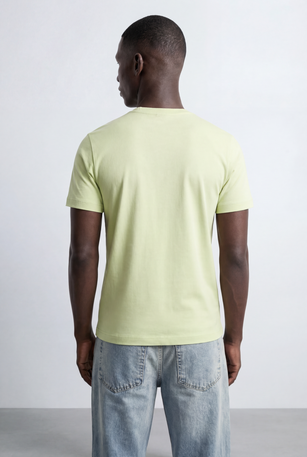 Men’s Small Sleeve Logo Detail Plain T-Shirt