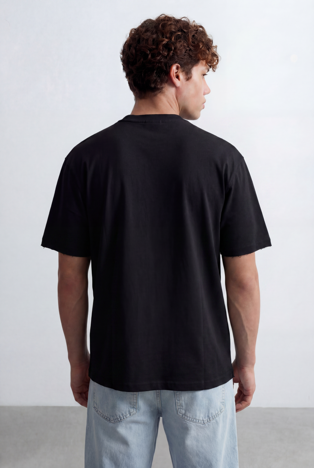 Men’s Raw Edge Finish Chest Script Detail T-Shirt