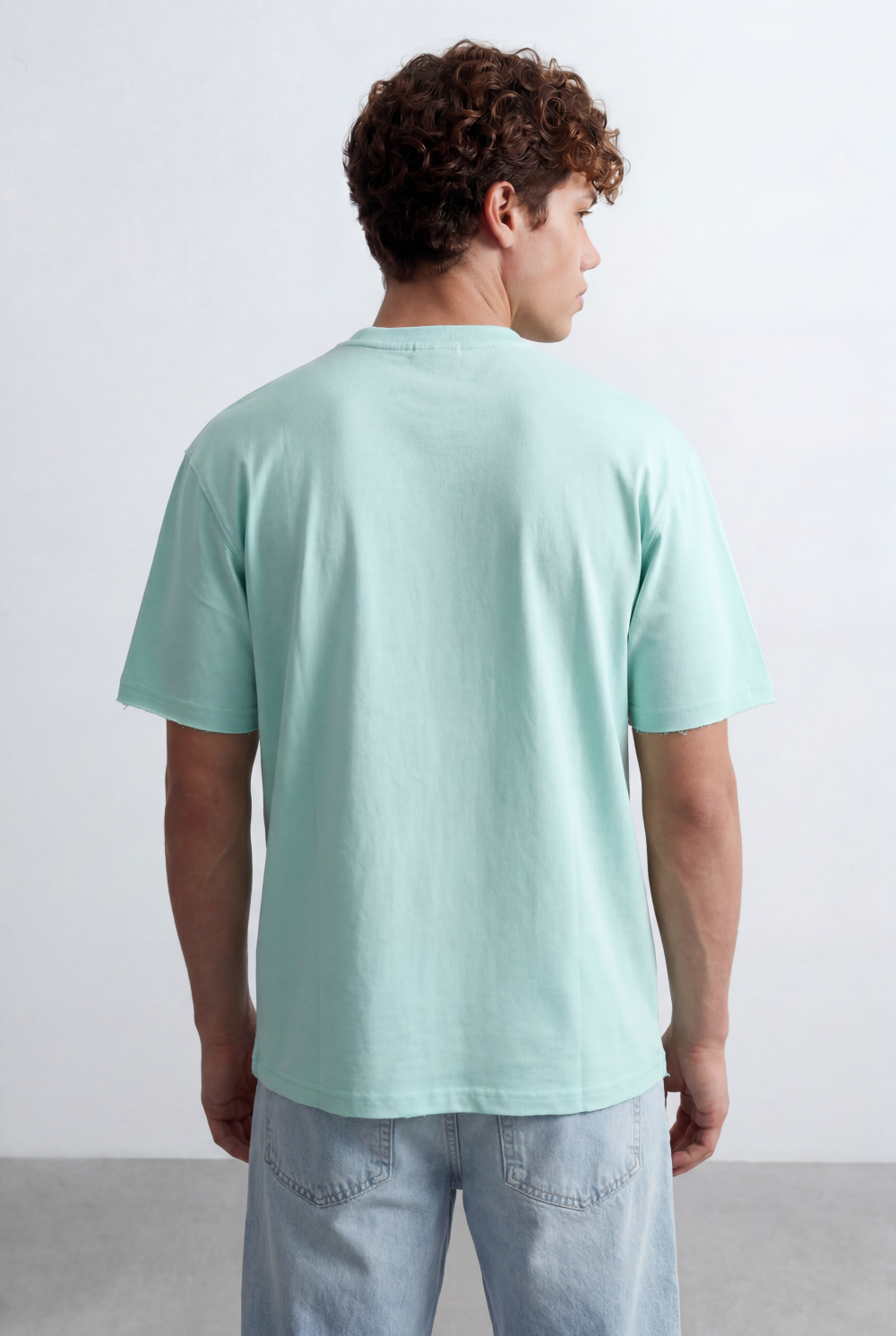 Men’s Raw Edge Finish Chest Script Detail T-Shirt