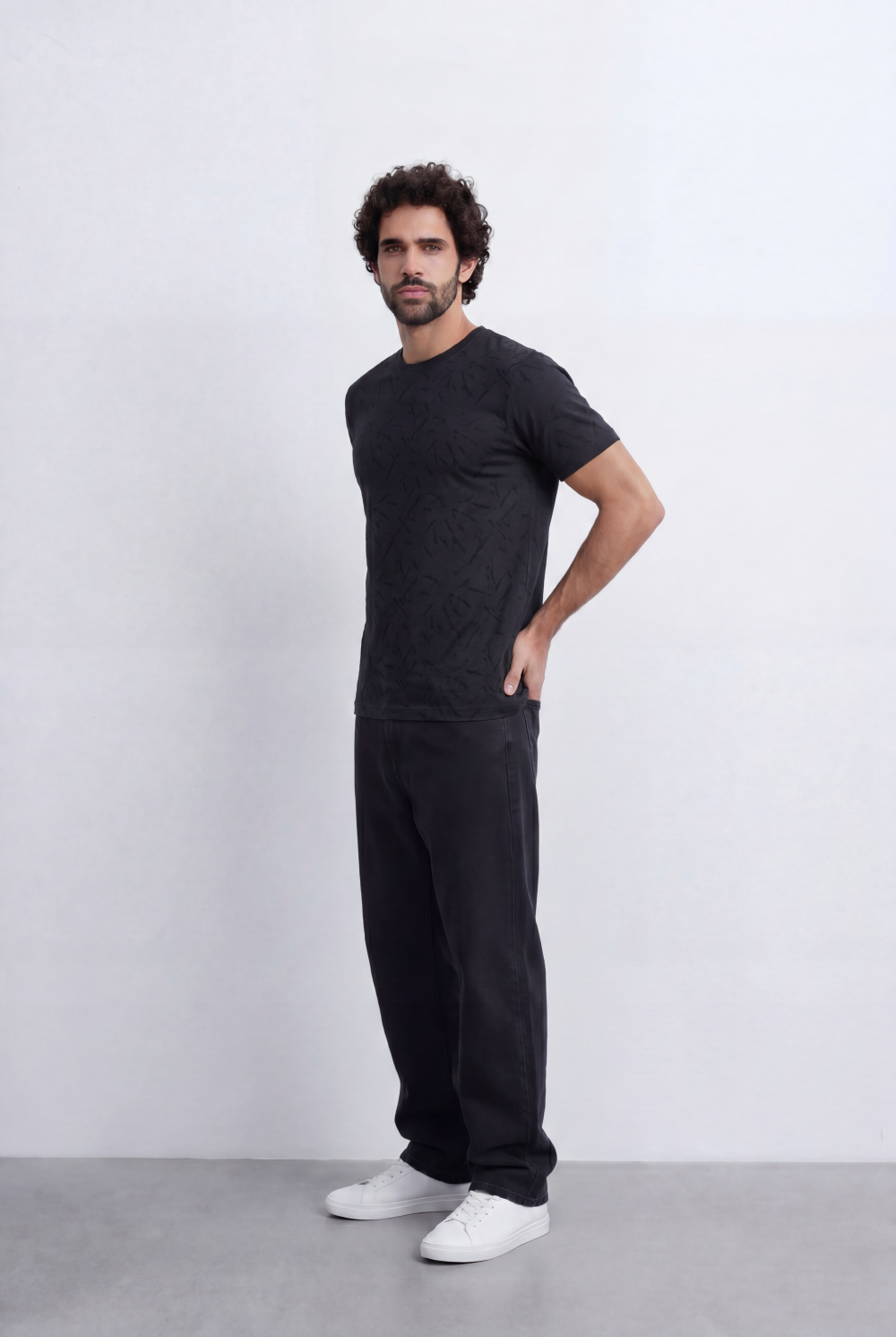 Men’s T-Shirt With Signature V Seam Detail