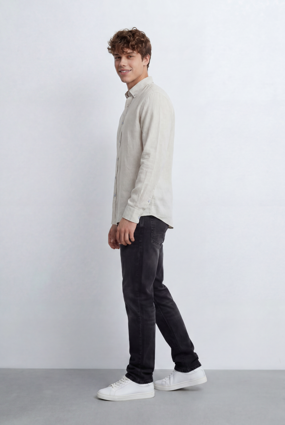 Men's Button Down Shirt With Clean Tailored Slim Fit