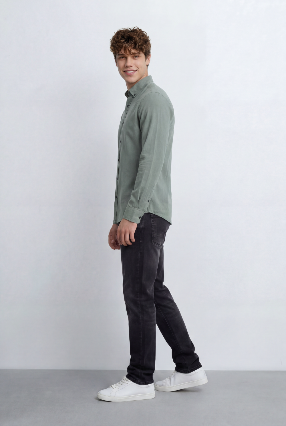 Men's Button Down Shirt With Clean Tailored Slim Fit
