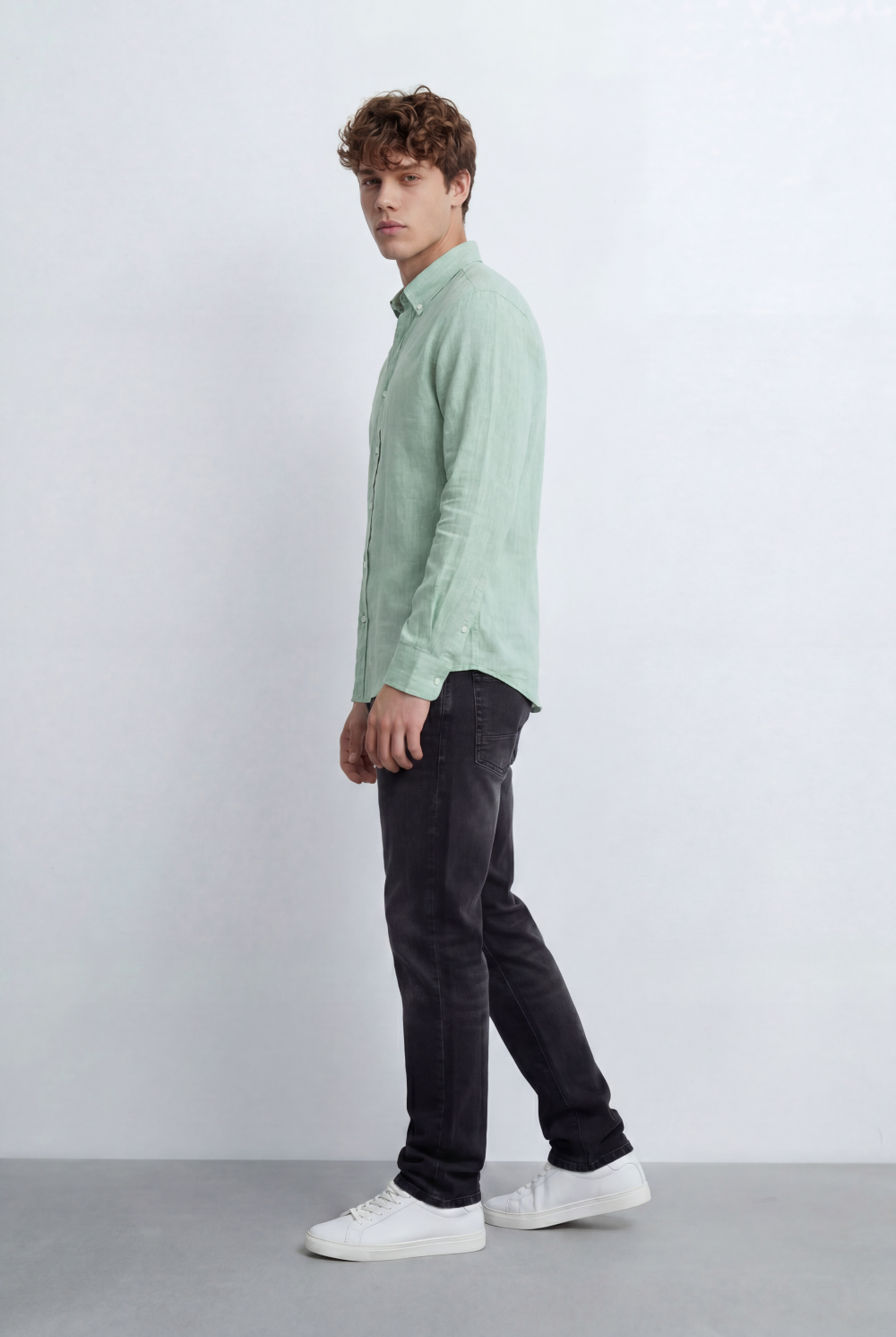 Men's Slim Fit Blend Shirt With Natural Texture