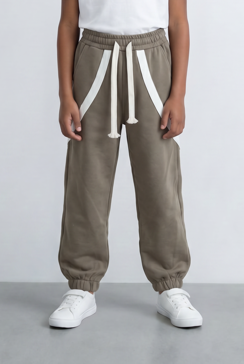 Boy's Jogger Sweatpants Contrast Panel Details