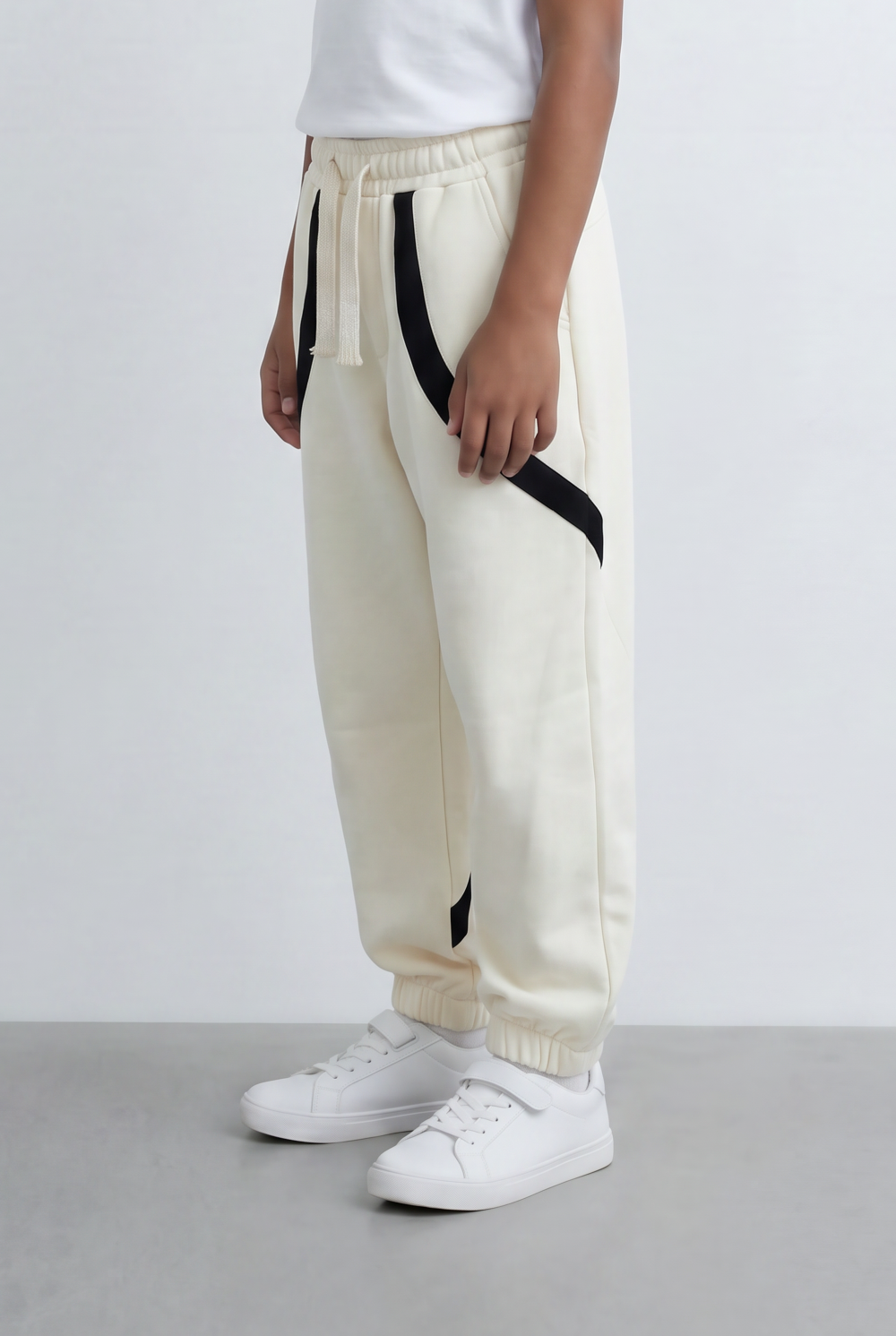 Boy's Contrast Panel Detail Jogger Pants Oversize