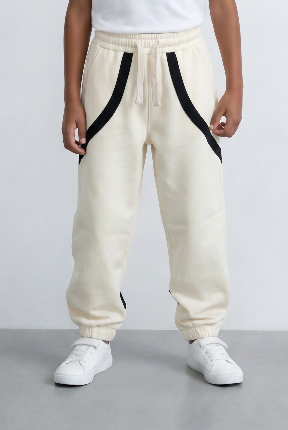 Boy's Jogger Sweatpants Contrast Panel Details