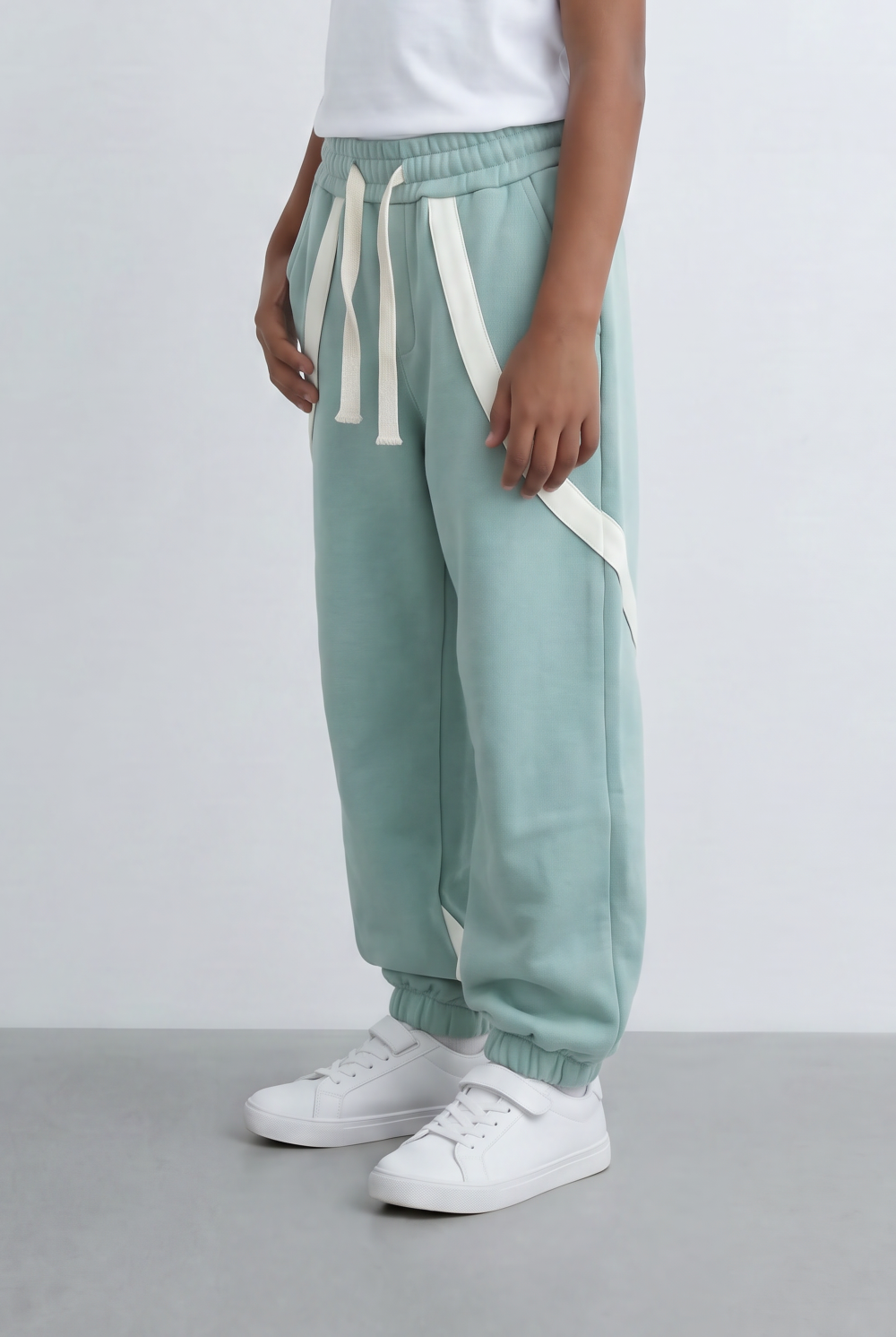 Boy's Contrast Panel Detail Jogger Pants Oversize