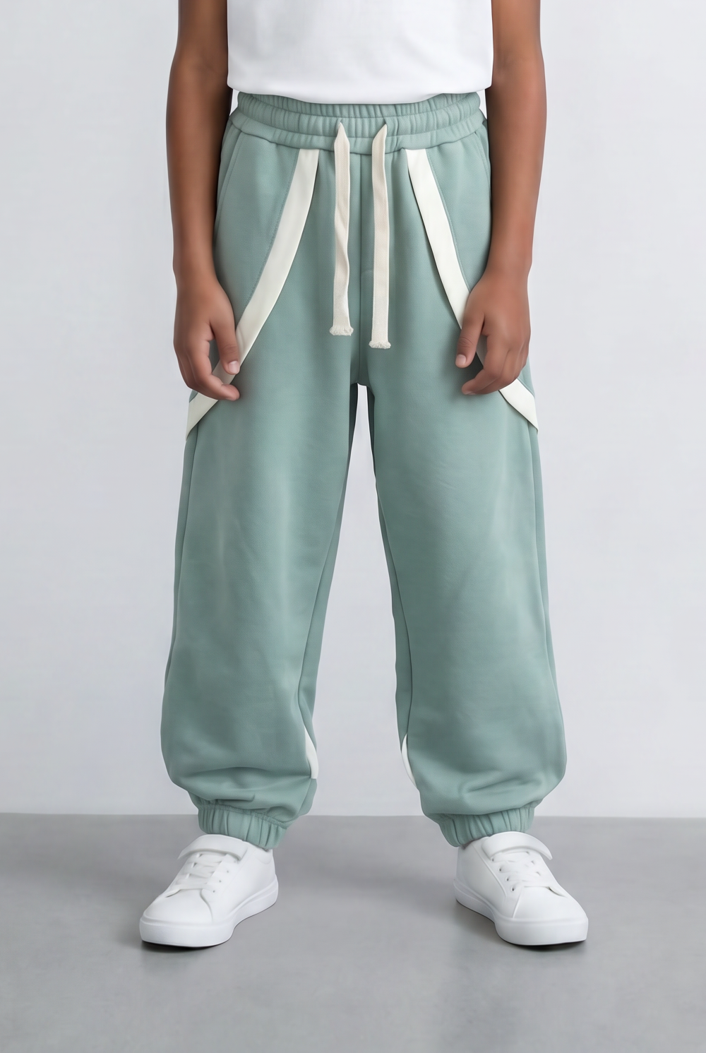 Boy's Jogger Sweatpants Contrast Panel Details