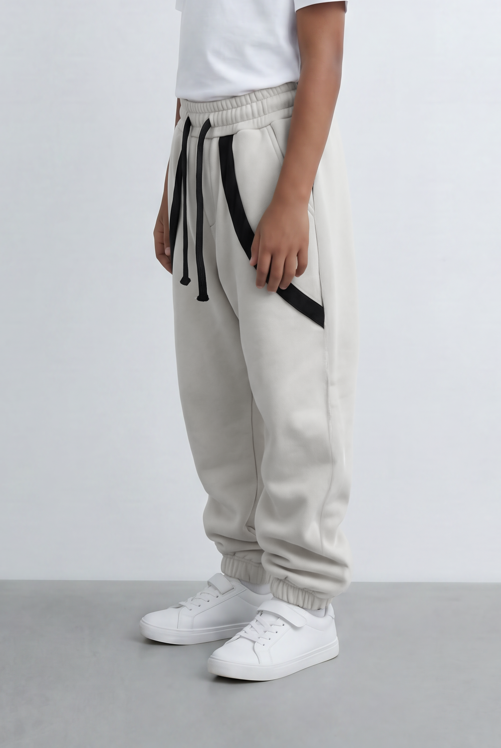 Boy's Contrast Panel Detail Jogger Pants Oversize