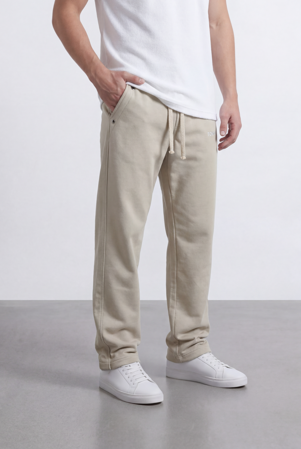 Men’s Oversize Sweatpants Minimal Logo Detail