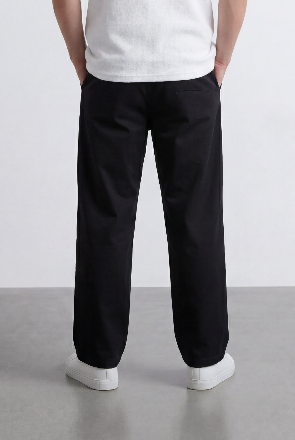 Men’s Oversize Sweatpants Minimal Logo Detail