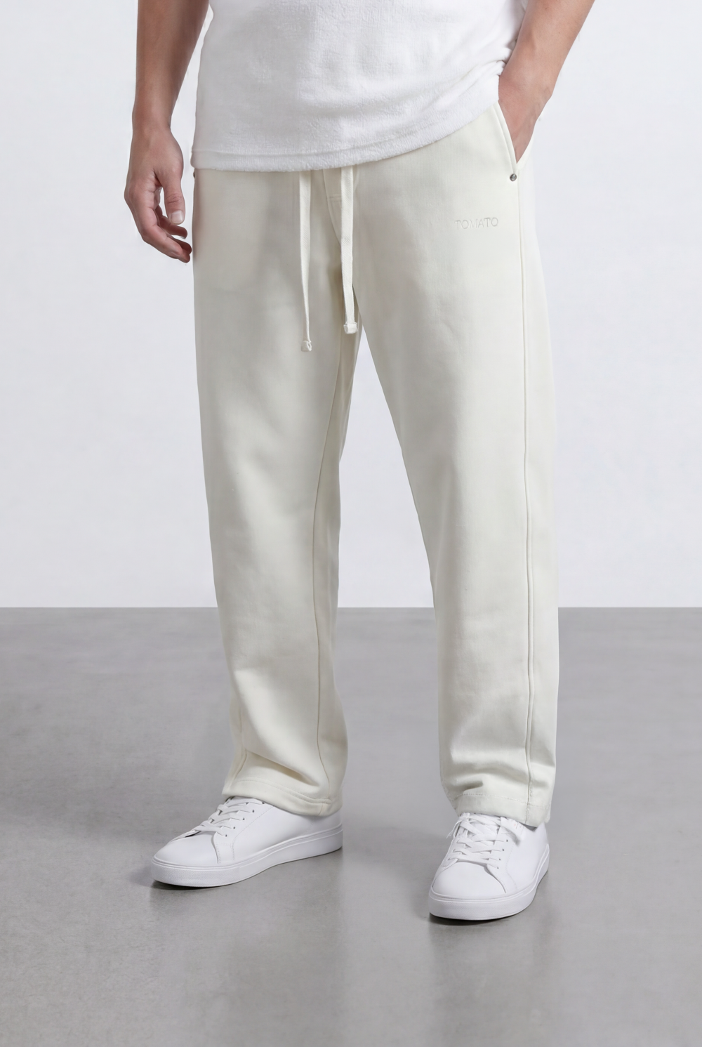 Men’s Oversize Sweatpants Minimal Logo Detail