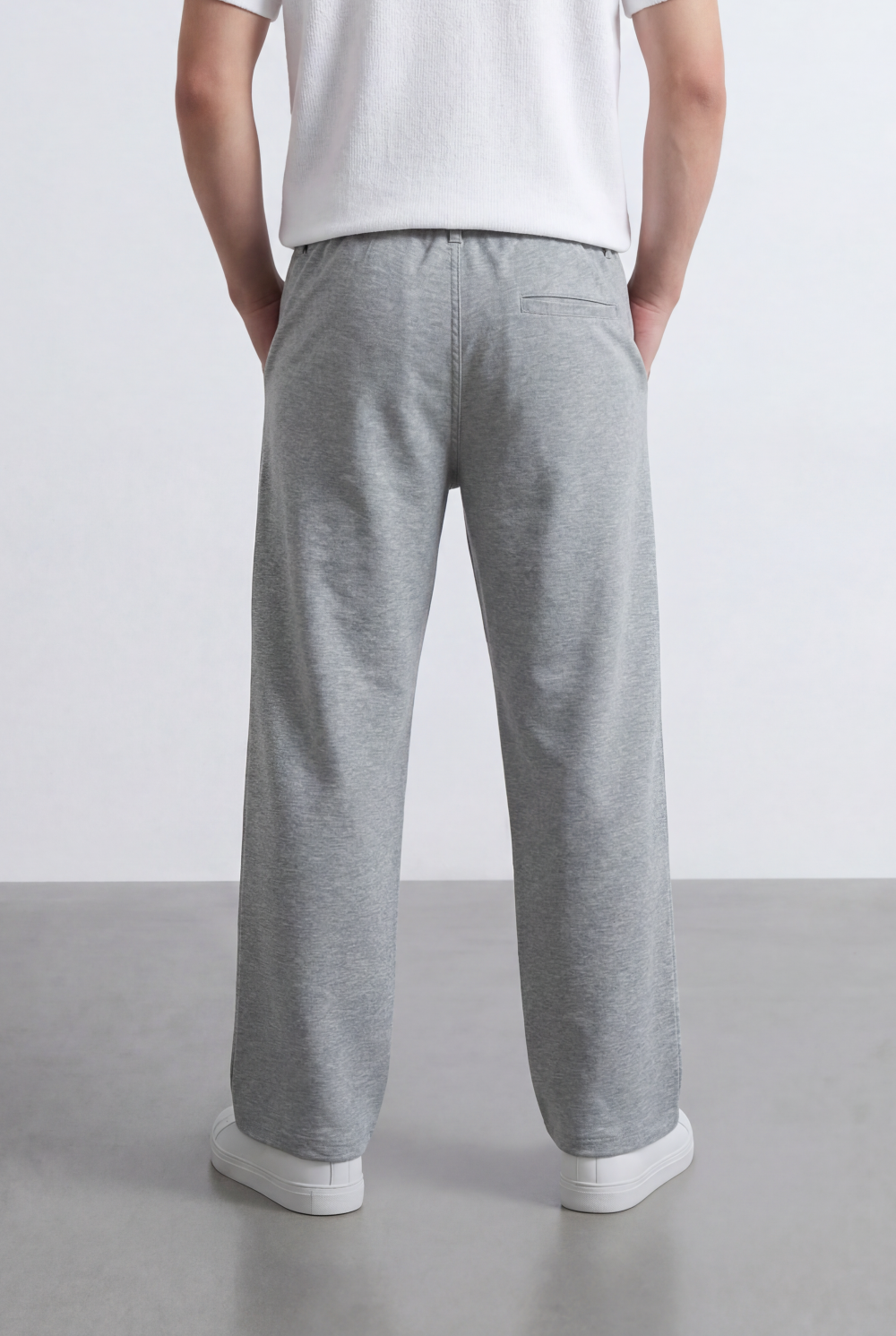 Men’s Oversize Sweatpants Minimal Logo Detail