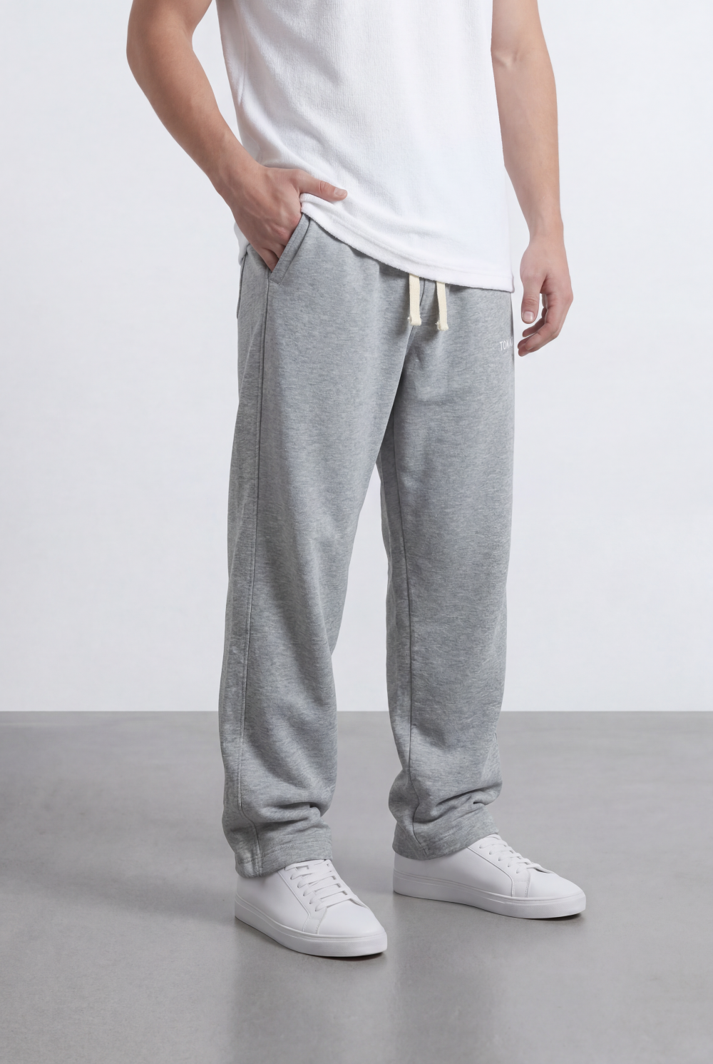 Men’s Oversize Sweatpants Minimal Logo Detail
