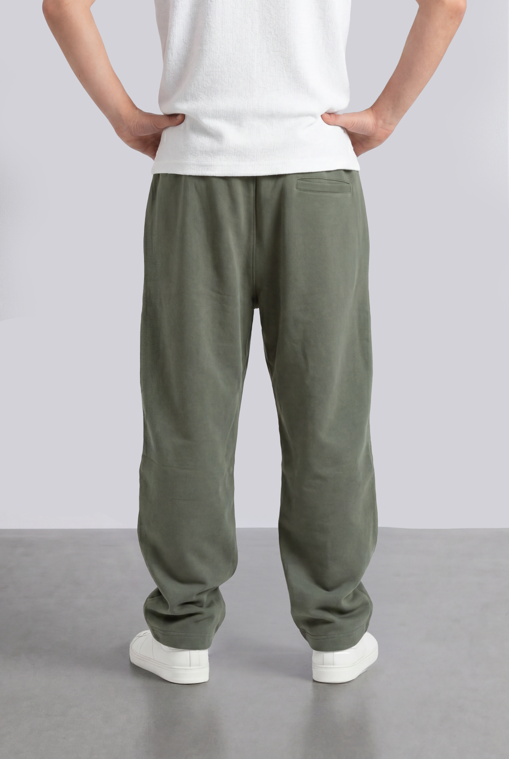 Men’s Oversize Sweatpants Minimal Logo Detail