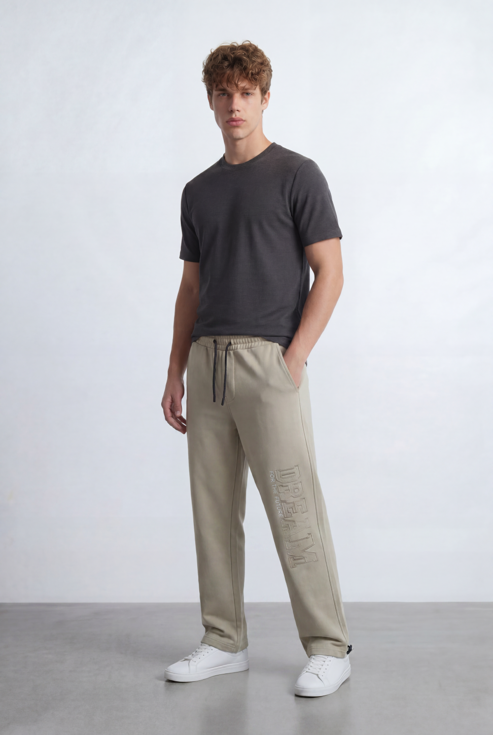 Men’s Oversize Sweatpants Embossed Side Logo