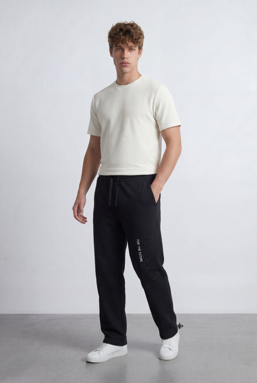 Men’s Oversize Sweatpants Embossed Side Logo