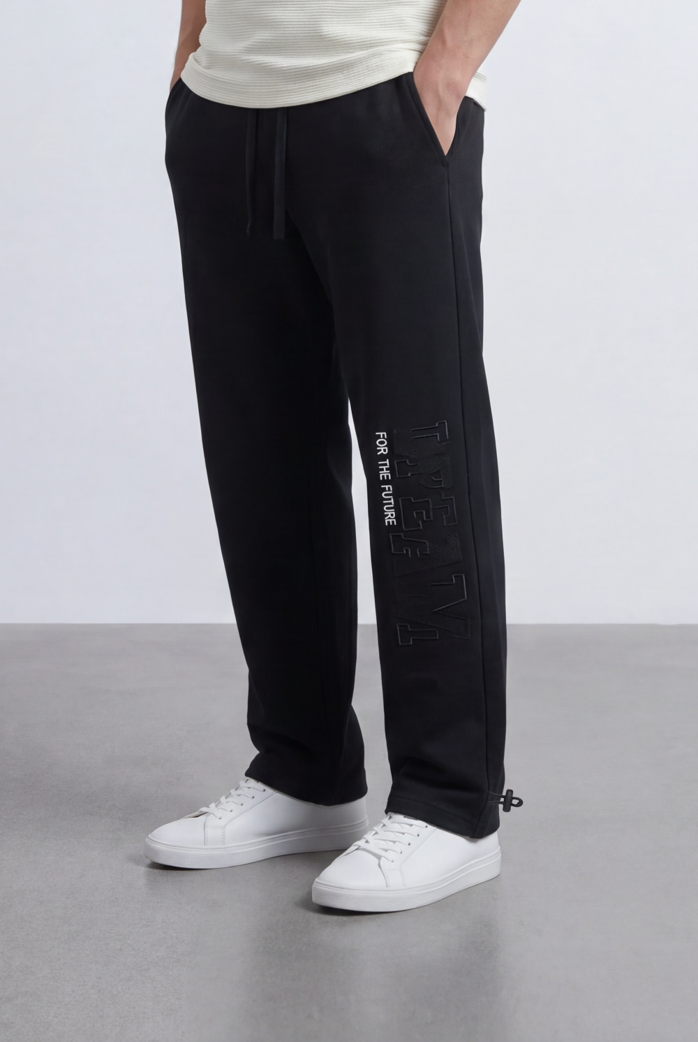 Men’s Oversize Sweatpants Embossed Side Logo