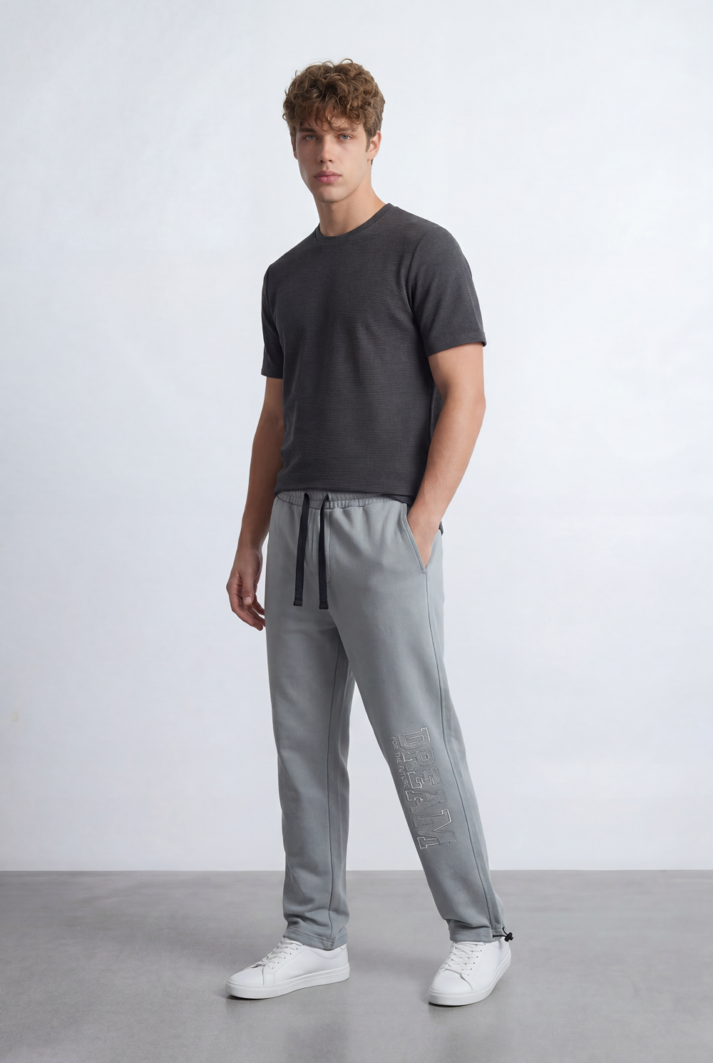 Men’s Oversize Sweatpants Embossed Side Logo