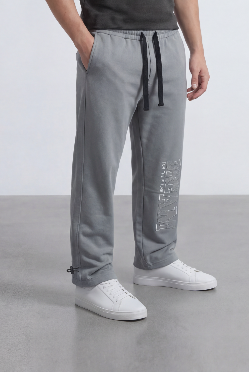 Men’s Oversize Sweatpants Embossed Side Logo