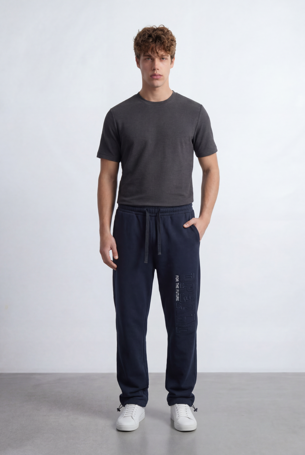 Men’s Oversize Sweatpants Embossed Side Logo