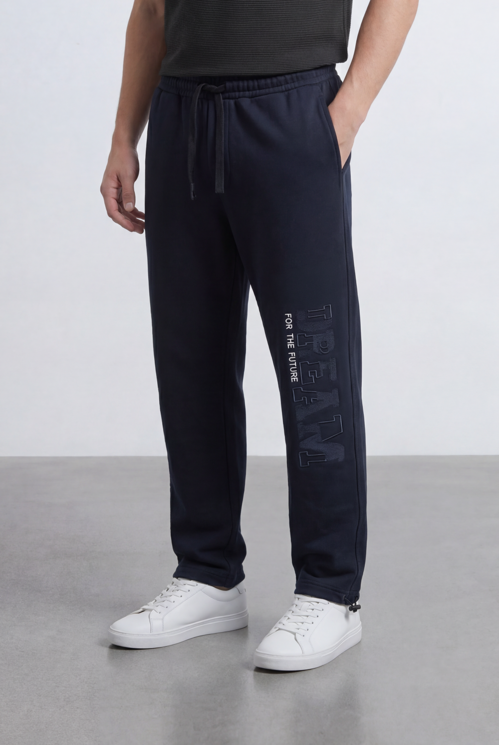 Men’s Oversize Sweatpants Embossed Side Logo