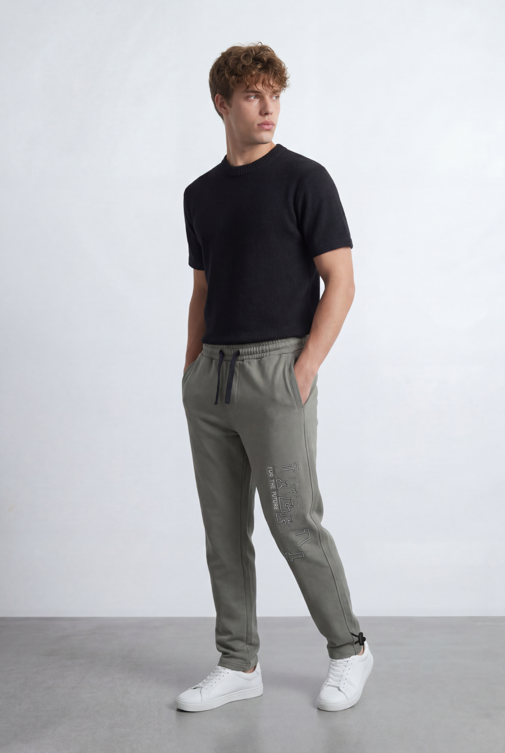 Men’s Oversize Sweatpants Embossed Side Logo