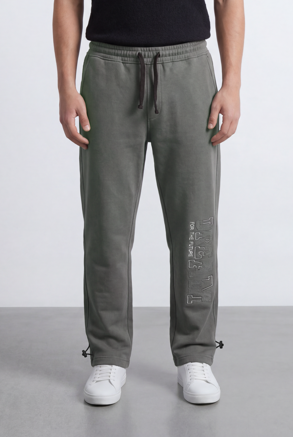 Men’s Oversize Sweatpants Embossed Side Logo
