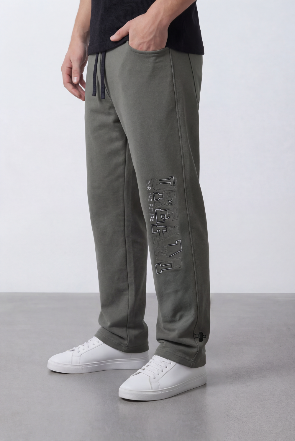 Men’s Oversize Sweatpants Embossed Side Logo