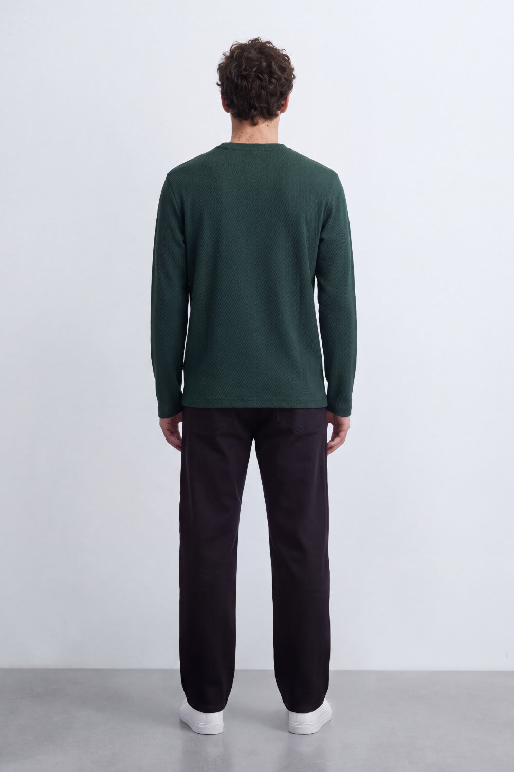 Tomatos Men's Classic Basic Long Sleeve Crewneck T-Shirt