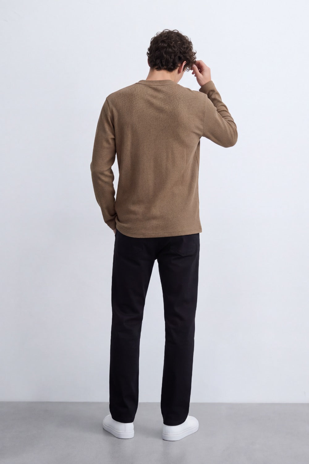 Tomatos Men's Classic Basic Long Sleeve Crewneck T-Shirt