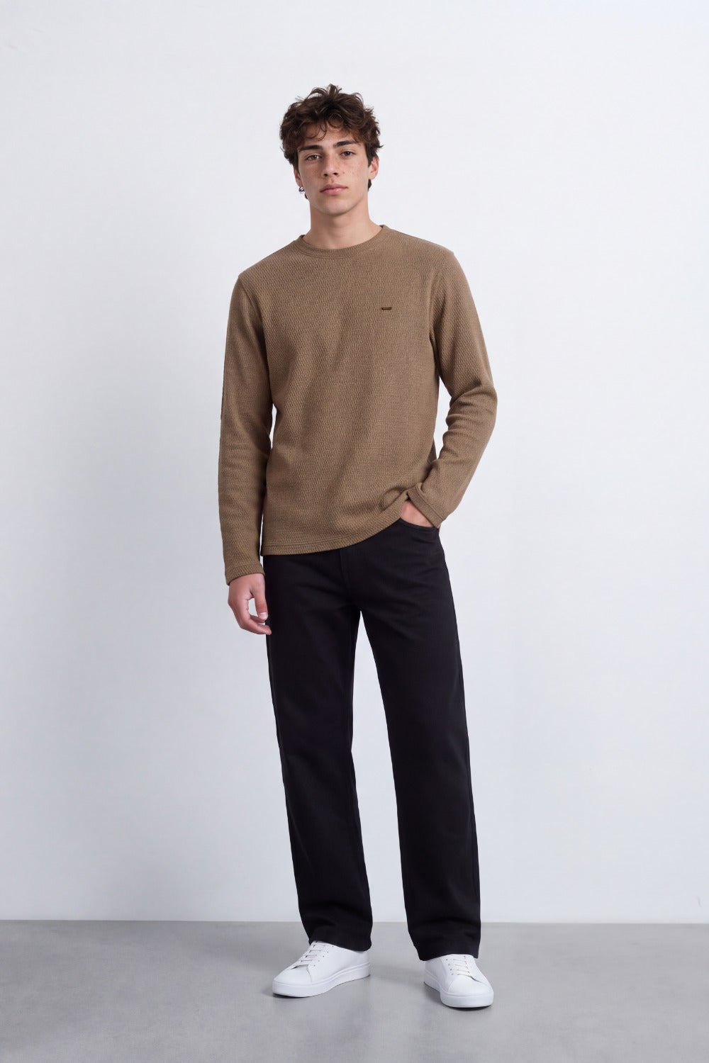 Tomatos Men's Classic Basic Long Sleeve Crewneck T-Shirt