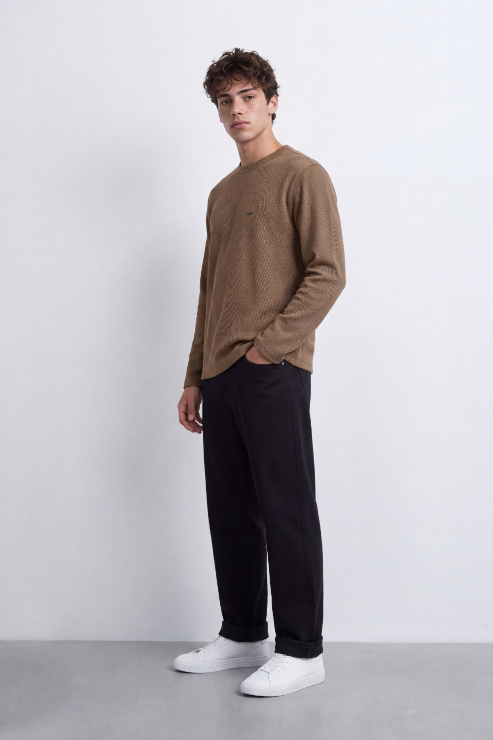 Tomatos Men's Classic Basic Long Sleeve Crewneck T-Shirt